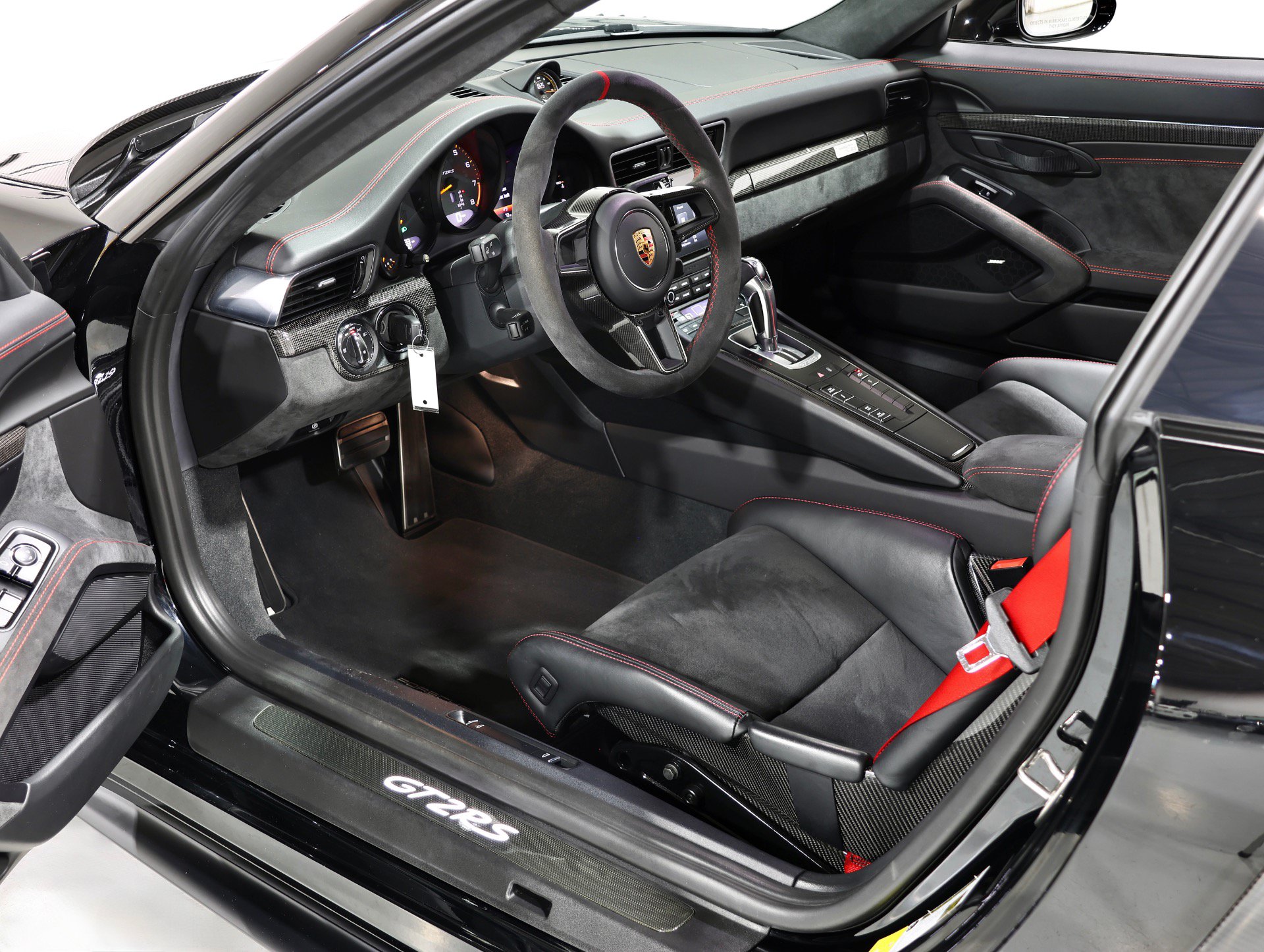 Used 2018 Porsche 911 GT2 RS RWD image 2