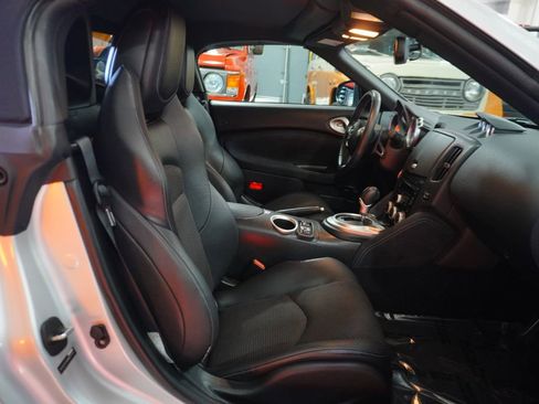 Used 2010 Nissan 370Z Touring image 28