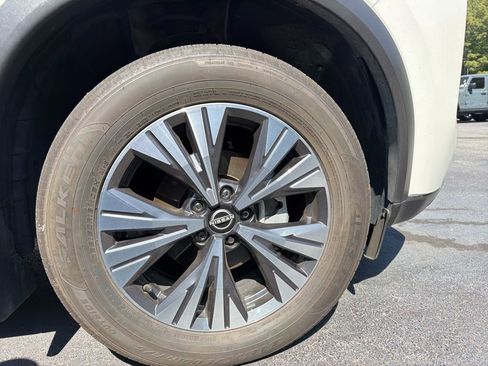 Used 2023 Nissan Rogue SV w/ SV Premium B Package FWD image 10