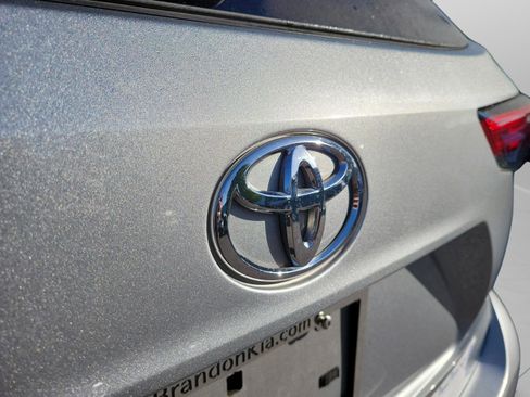 Used 2021 Toyota Highlander L FWD image 31