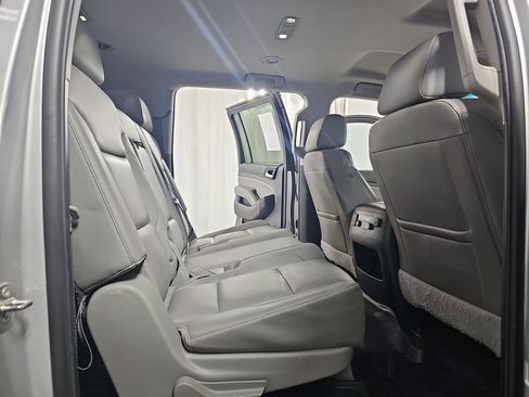 Used 2017 Chevrolet Suburban LT w/ Luxury Package AWD/4WD image 14
