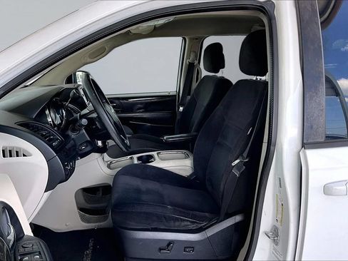 Used 2014 Dodge Grand Caravan SXT FWD image 17
