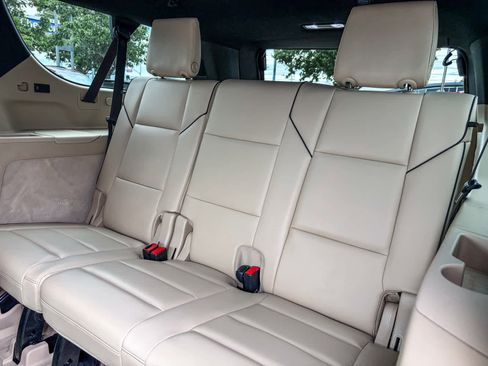 Used 2021 Cadillac Escalade ESV Premium Luxury w/ Driver Assist Tech Package AWD/4WD image 18