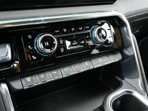 New 2026 GMC Sierra 3500 Denali w/ Denali Reserve Package image 15