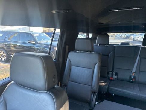 Used 2024 Chevrolet Suburban LT image 32