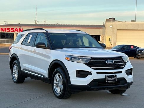 Used 2023 Ford Explorer XLT image 5