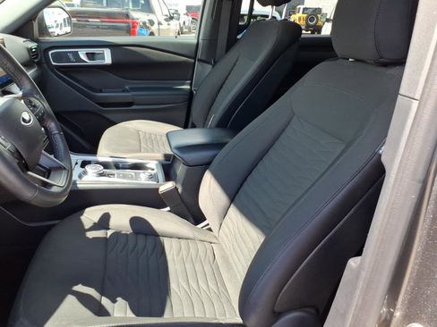 Used 2020 Ford Explorer XLT w/ Comfort Package AWD/4WD image 18