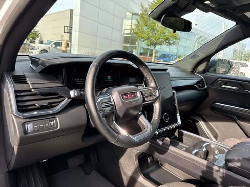 Used 2025 GMC Acadia Elevation image 14