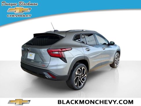 Used 2024 Chevrolet Trax RS w/ Driver Confidence Package FWD image 3