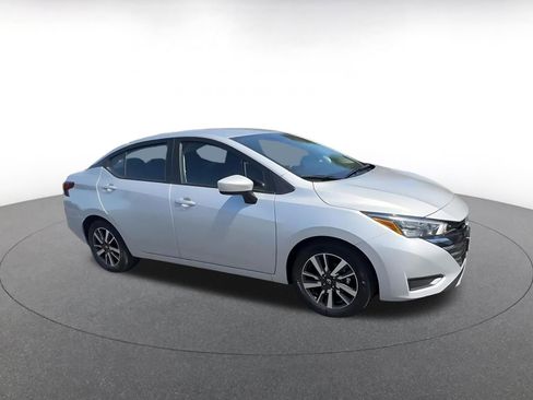 Used 2025 Nissan Versa SV image 2