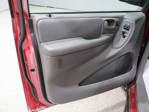 Used 2006 Dodge Caravan SXT w/ Popular Equipment Group I FWD image 13