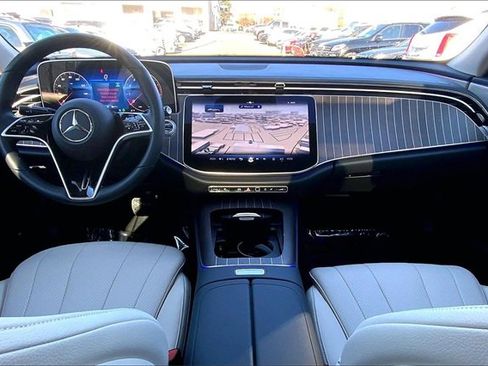 Used 2025 Mercedes-Benz E 350 4MATIC Sedan image 12