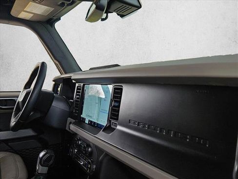 Used 2023 Ford Bronco Wildtrak image 21