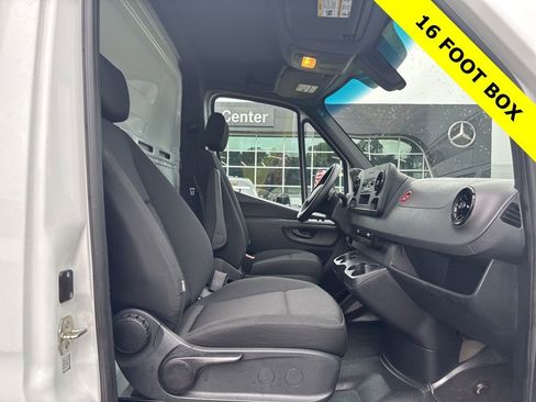 Used 2021 Freightliner Sprinter 3500 image 19