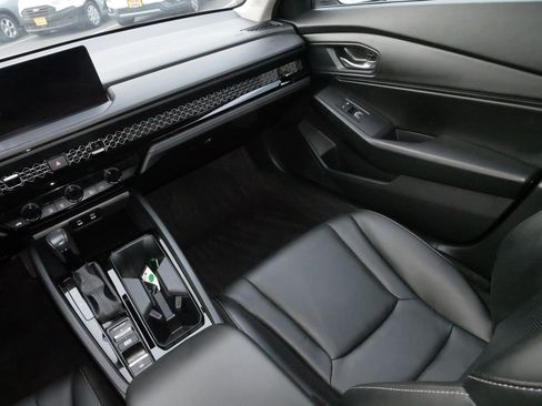 Used 2023 Honda Accord EX-L image 11