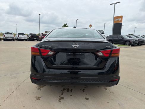 Used 2024 Nissan Altima 2.5 SV FWD image 4