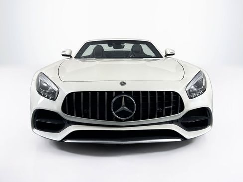 Used 2018 Mercedes-Benz AMG GT Roadster image 2