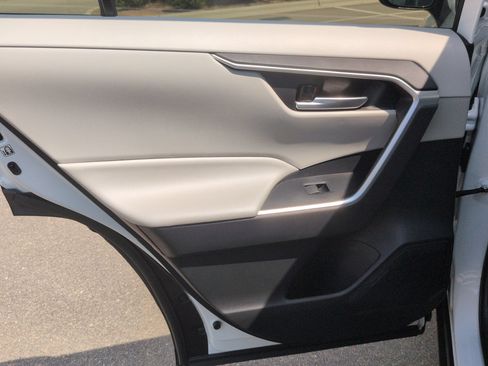 Used 2019 Toyota RAV4 XLE FWD image 30