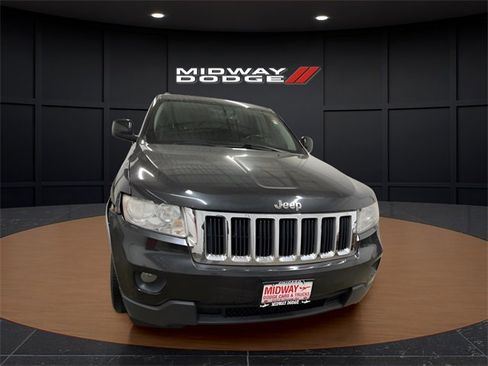 Used 2011 Jeep Grand Cherokee Laredo image 4