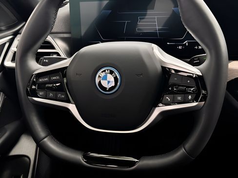 Used 2025 BMW i4 xDrive40i AWD/4WD image 14