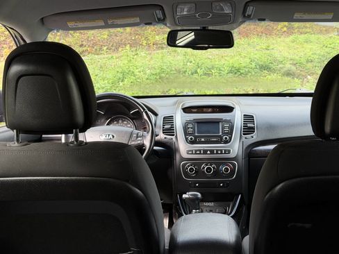 Used 2014 Kia Sorento LX image 26