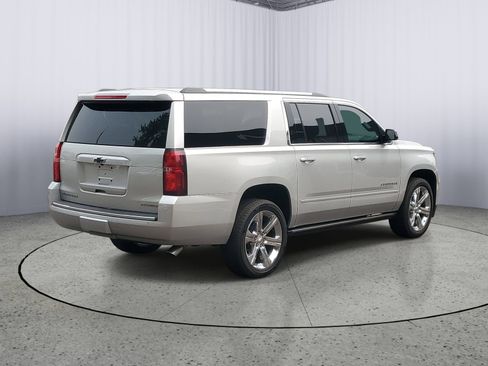 Used 2020 Chevrolet Suburban Premier w/ Premier 6.2L Value Package AWD/4WD image 5