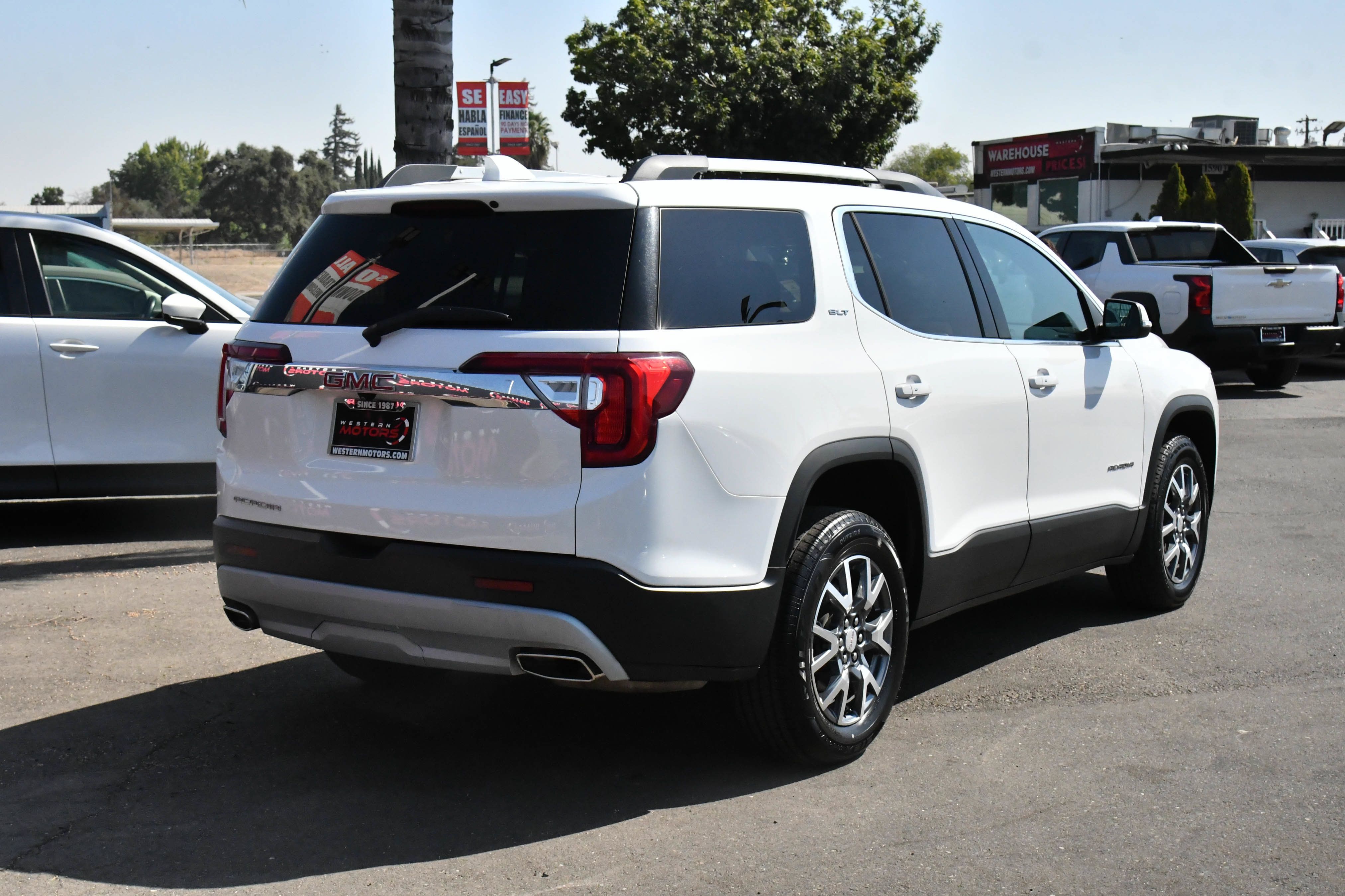 Used 2023 GMC Acadia SLT FWD image 8