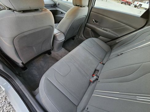 Used 2022 Hyundai Elantra SEL image 21