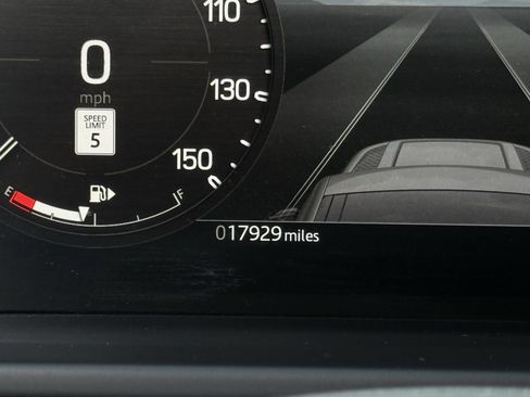 Used 2025 Land Rover Defender 110 V8 AWD/4WD image 21