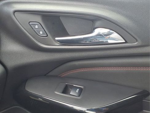 Used 2025 Chevrolet Trax RS w/ Sunroof Package image 31