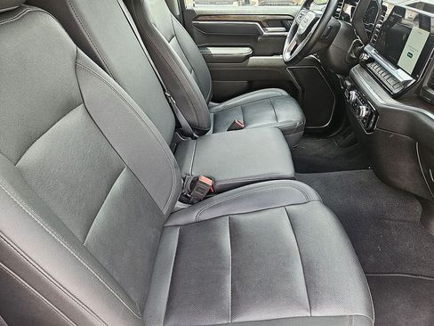 Used 2025 GMC Sierra 1500 SLT AWD/4WD image 11