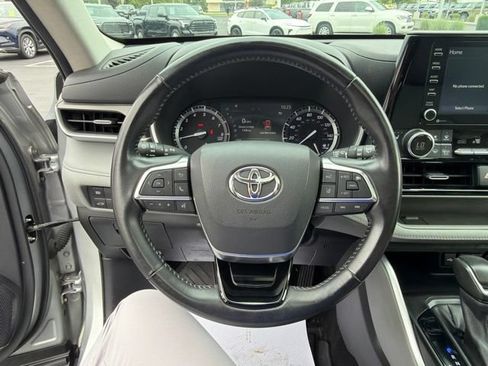 Used 2021 Toyota Highlander XLE AWD/4WD image 21