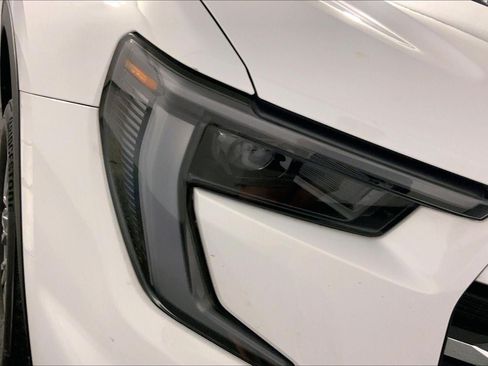Used 2025 GMC Acadia Elevation FWD image 28