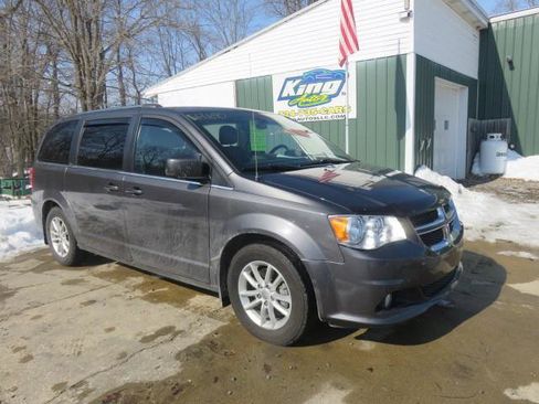 Used 2019 Dodge Grand Caravan SXT image 1