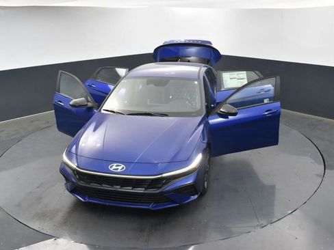 Used 2025 Hyundai Elantra SEL image 37
