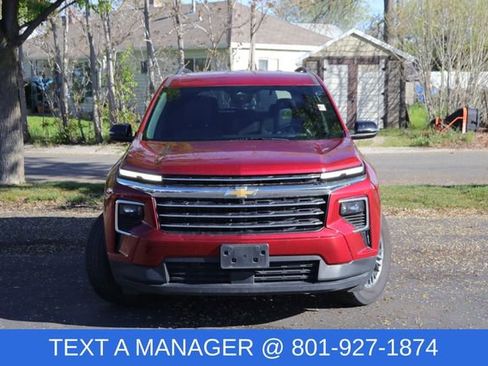 Used 2025 Chevrolet Traverse LT AWD/4WD image 2