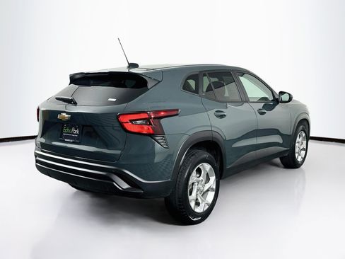 Used 2025 Chevrolet Trax LS w/ LS Convenience Package FWD image 9