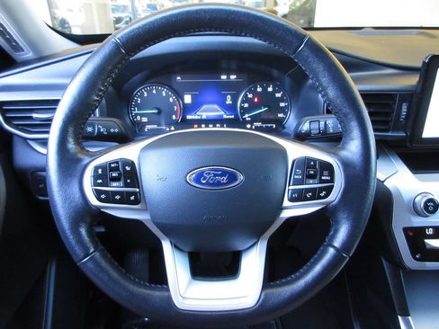 Used 2021 Ford Explorer XLT w/ Equipment Group 202A RWD image 14
