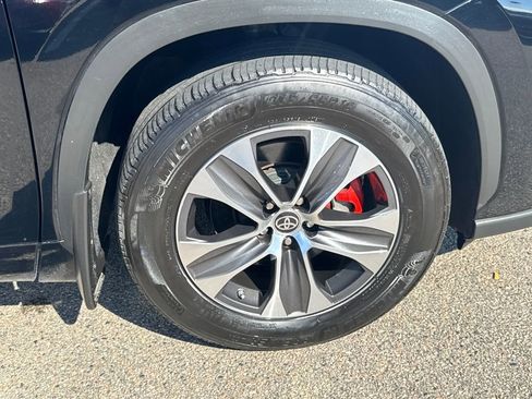 Used 2020 Toyota Highlander XLE image 46