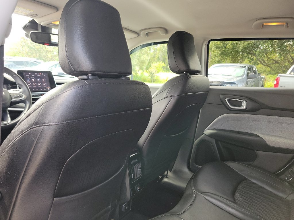 Used 2022 Jeep Compass Latitude FWD image 25