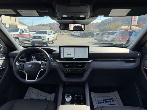 New 2026 Ford Explorer Platinum image 18