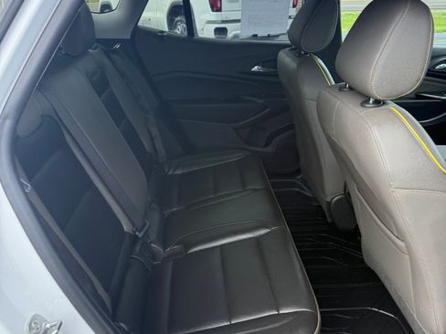 Used 2025 Chevrolet Trax ACTIV w/ Sunroof Package FWD image 10