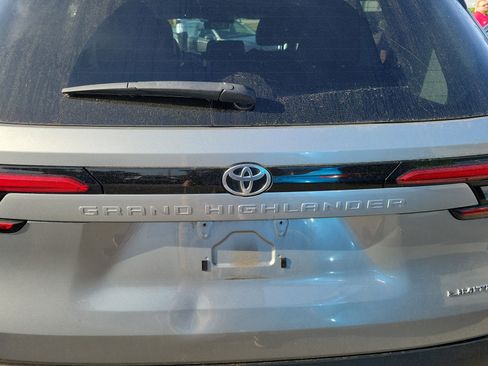 Used 2024 Toyota Grand Highlander XLE image 18