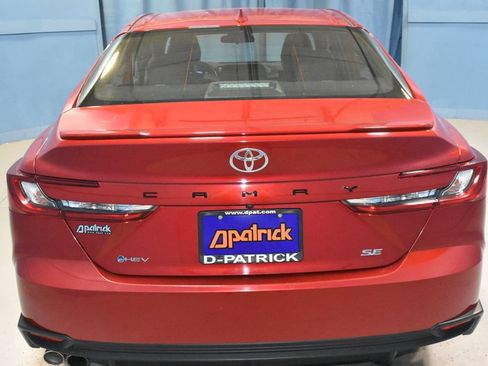 Used 2025 Toyota Camry SE FWD image 27
