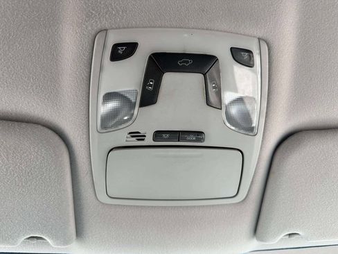 Used 2011 Toyota Sienna LE FWD image 31