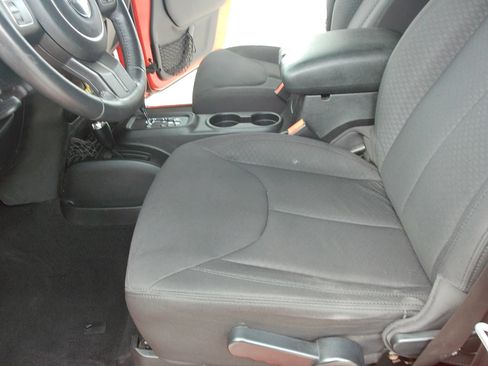 Used 2013 Jeep Wrangler Sport AWD/4WD image 13