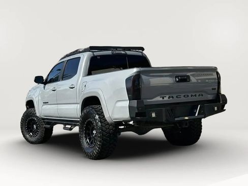 Used 2018 Toyota Tacoma TRD Sport RWD image 9