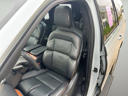 Used 2025 Lincoln Navigator Black Label AWD/4WD image 9