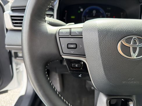 Used 2025 Toyota Camry SE image 24