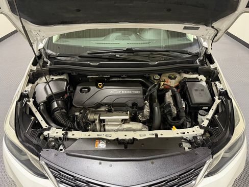 Used 2017 Chevrolet Cruze LT w/ Convenience Package FWD image 16